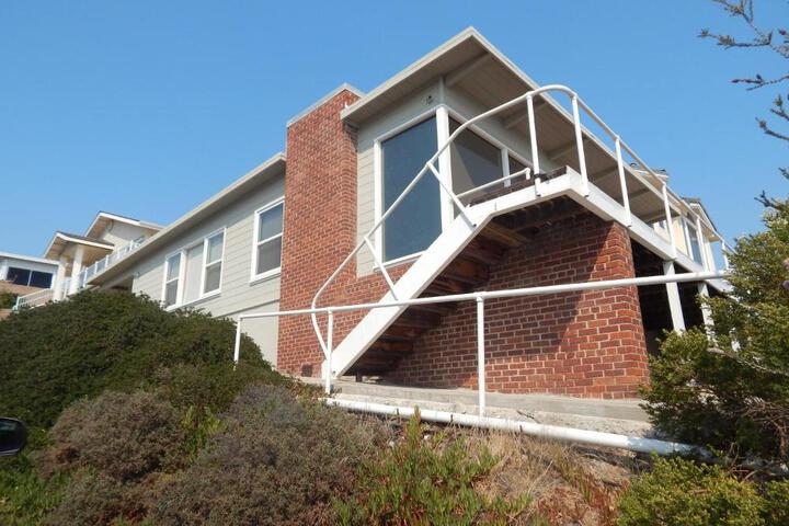 196 Front Street