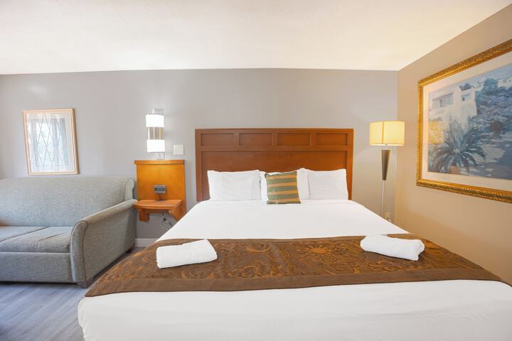 Room 104 of 128