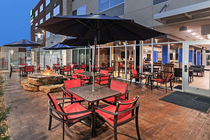 Holiday Inn Express & Suites Brenham South by IHG