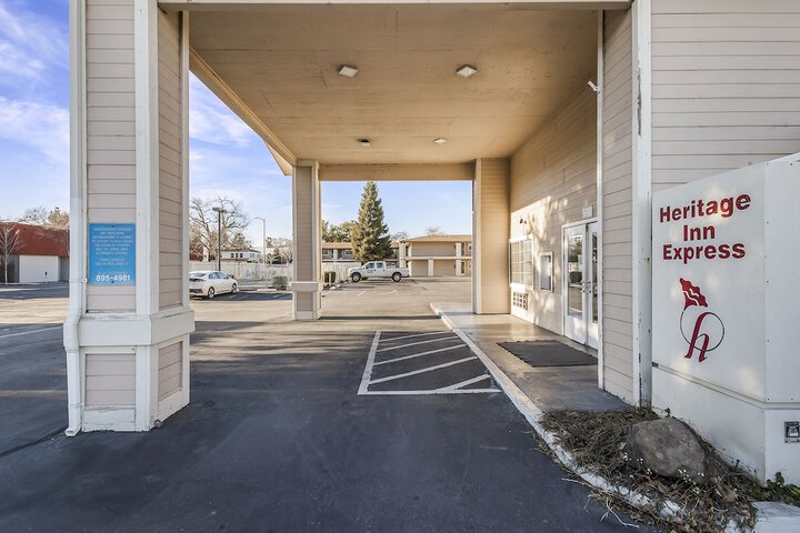 Hotel 5 of 73