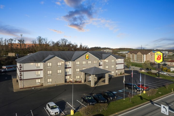 Super 8 by Wyndham Uniontown PA