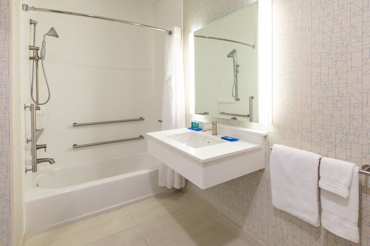 Holiday Inn Express Hotel & Suites Seaside-Convention Center by IHG