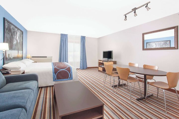 Super 8 by Wyndham Fort Frances