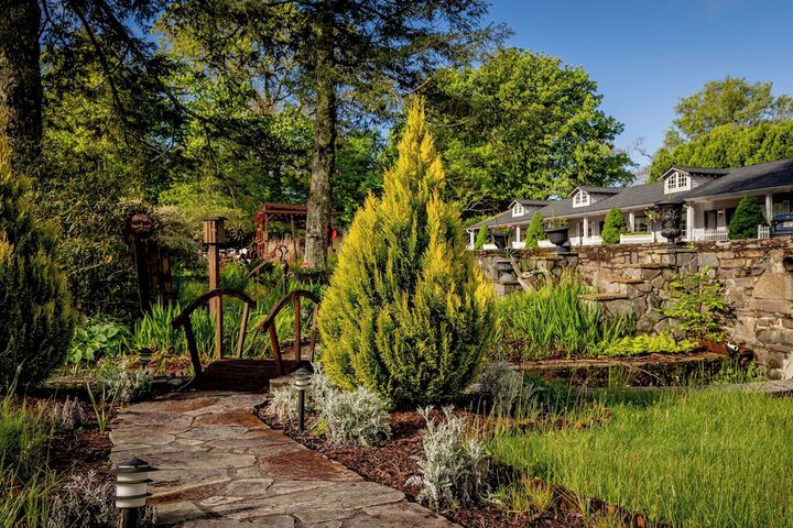 Hotel Exterior 58 of 64