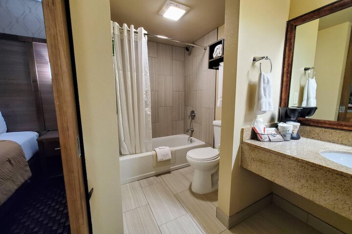 Room 32 of 47