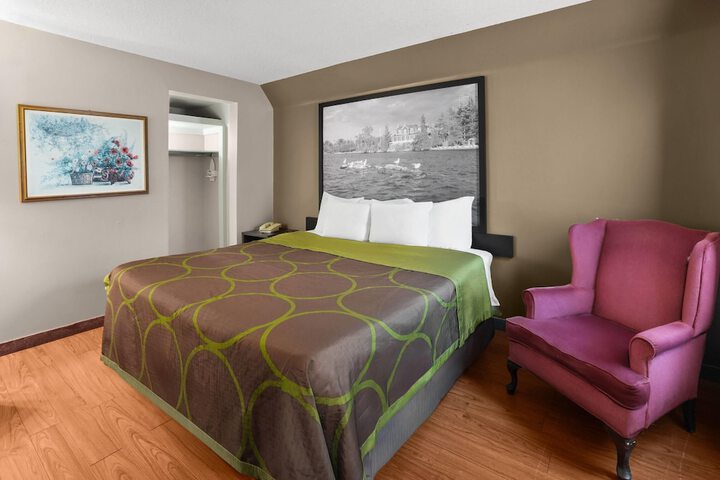 Super 8 by Wyndham Gananoque / Country Squire Resort