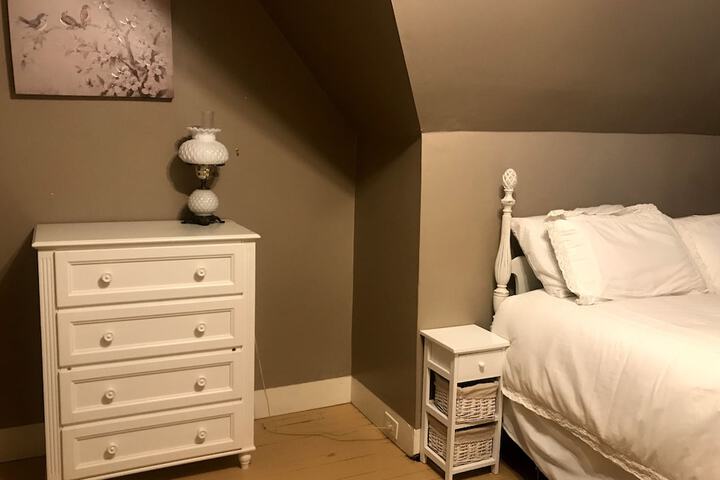Room 33 of 38