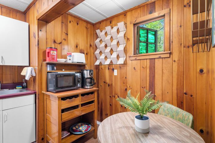 CedarWood Inn
