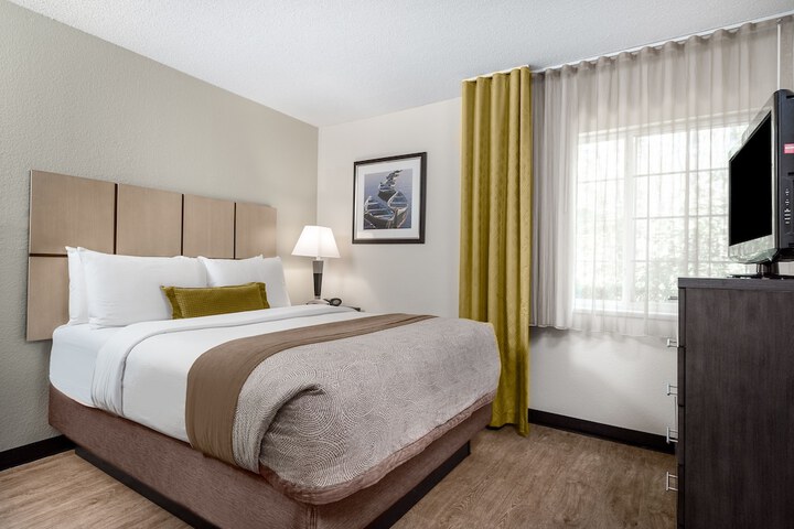 Room 34 of 40