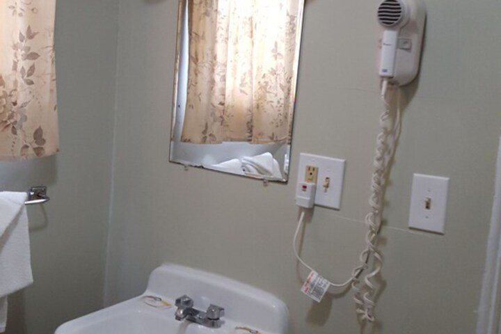 Room 3 of 8