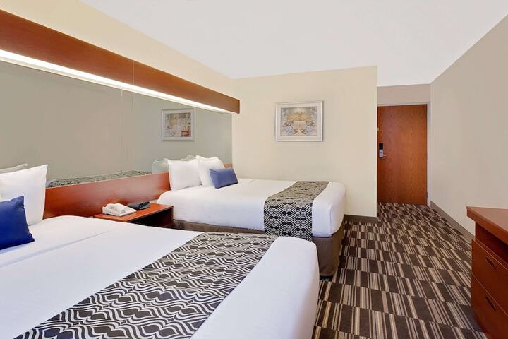 Room 6 of 16