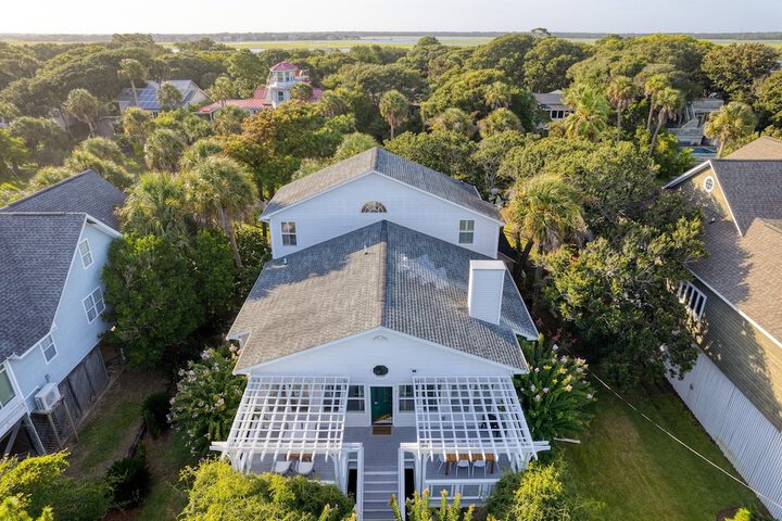 Hemlock by Avantstay Minutes From Folly Beach w / Multiple Patios
