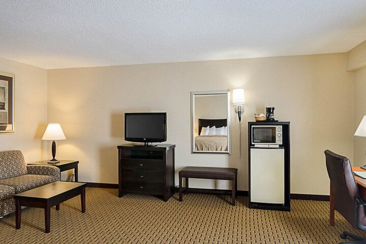 Room 17 of 30