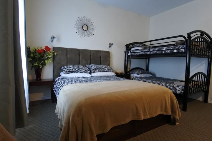 Black Rooster Guesthouse