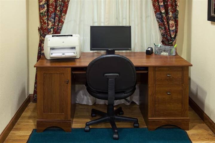 Business Center 26 of 26
