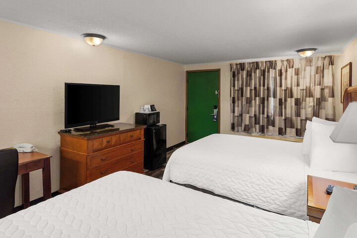 Room 17 of 40