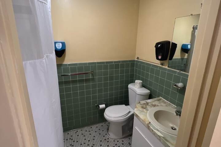 Room 25 of 42