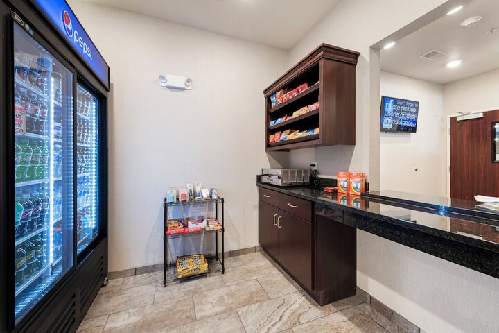 Cobblestone Hotel & Suites - Urbana