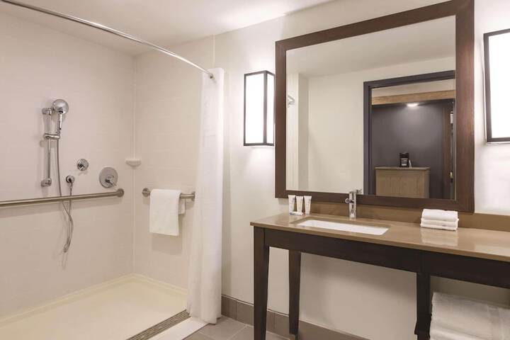 Room 14 of 33