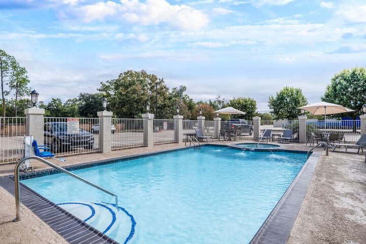 Holiday Inn Express Hotel & Suites BEAUMONT NW by IHG
