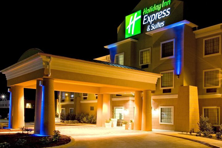 Holiday Inn Express Jourdanton - Pleasanton by IHG