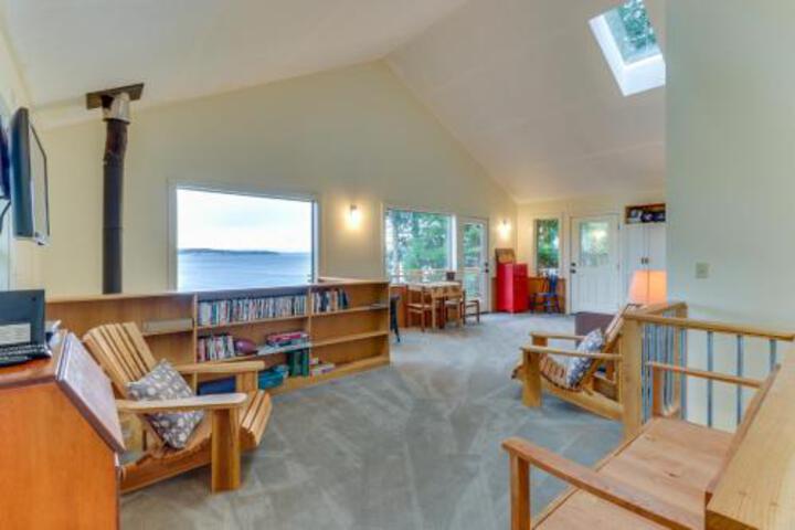 The Cabin at Oak Bay