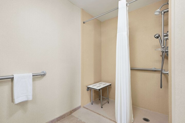 Room 20 of 38
