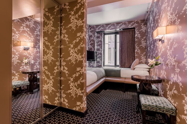 Room 33 of 42