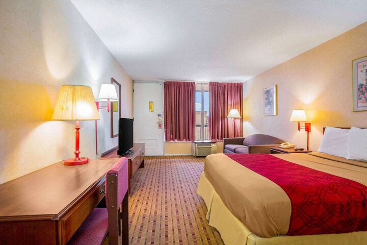 Room 26 of 65