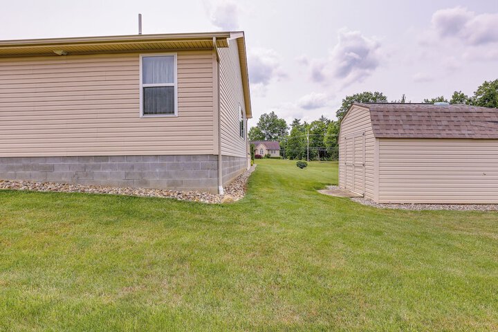 Wfh-friendly Columbiana Vacation Rental w / Deck!