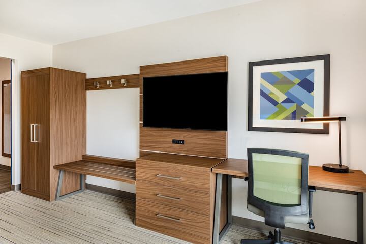 Holiday Inn Express & Suites Lincoln Downtown by IHG