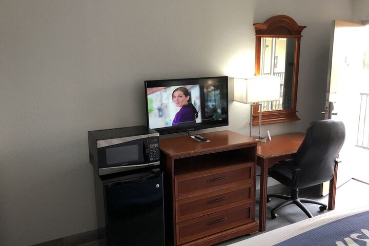 Room 8 of 14
