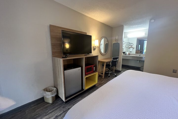 Room 13 of 21