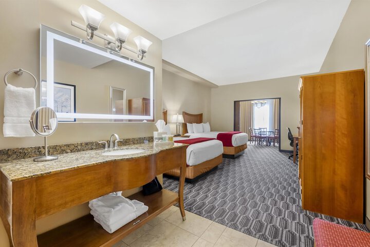 Best Western Plus Swiss Chalet Hotel & Suites