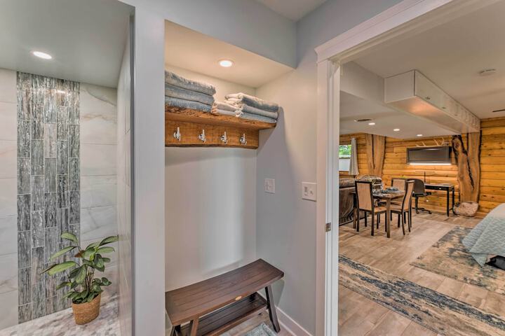 Cozy Wisconsin Studio 11 Mi to Lake Geneva!