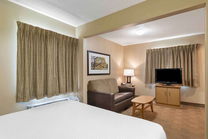 Room 11 of 25