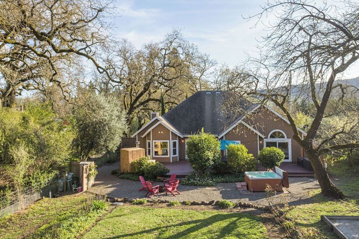Valley of the Moon by Avantstay Tranquil Escape Large Yard w / Hot Tub & Fire Pit