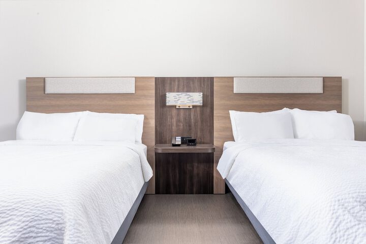 Holiday Inn Express & Suites Lancaster by IHG