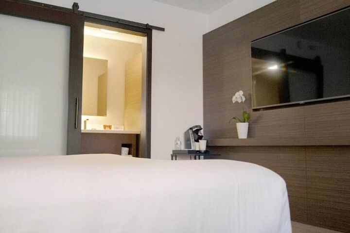 Room 12 of 32