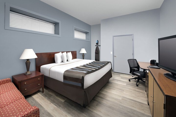 Room 7 of 16