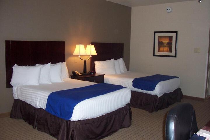 NICHOLS VILLAGE HOTEL AND SPA