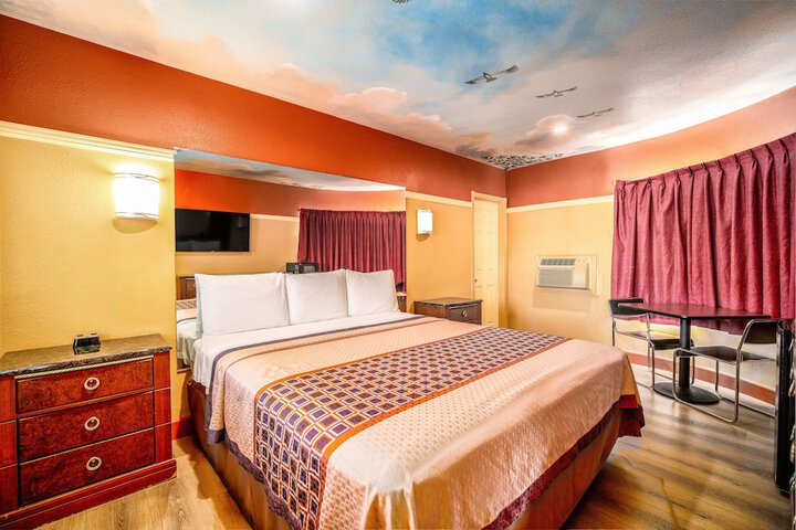Room 16 of 22