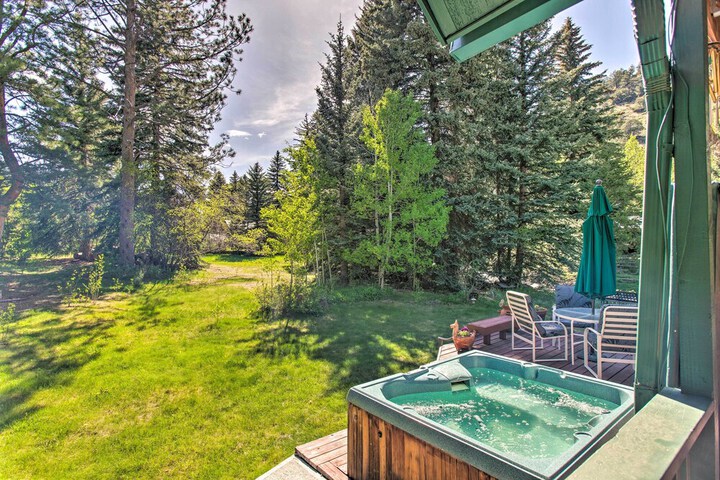 Chicago Creek B & B: 1 Mi to Mt. Blue Sky!