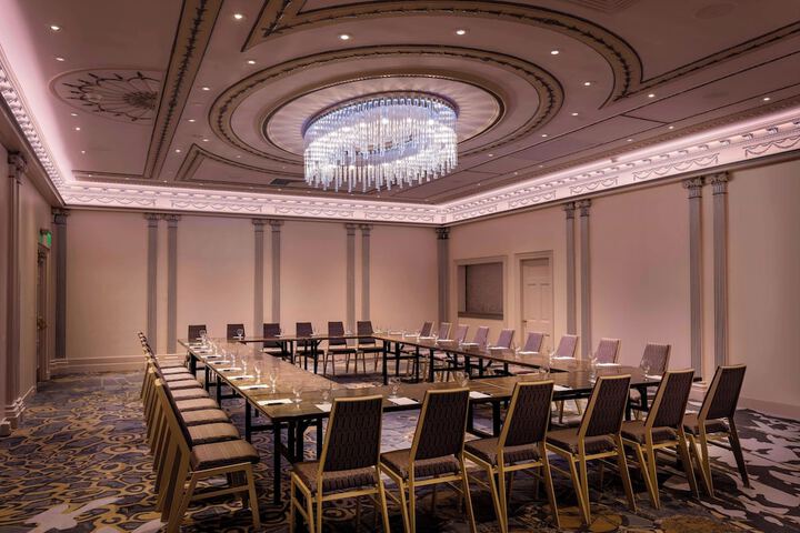 Sheraton Commander Hotel