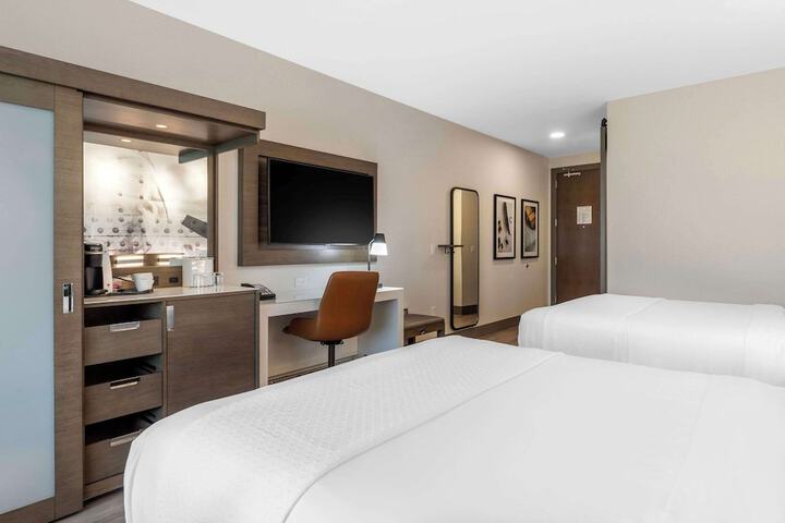 Room 33 of 71
