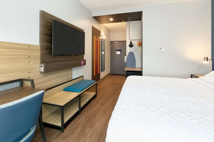 Room 16 of 25