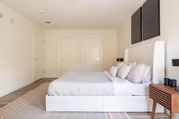 Modern Furnished Apartment in Heart of Quincy