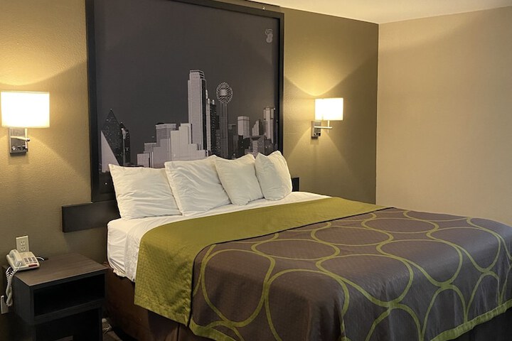 Room 13 of 17