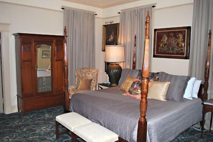 Stay Fairfield - Fairfield Place and Fairfield Manor Bed & Breakfast