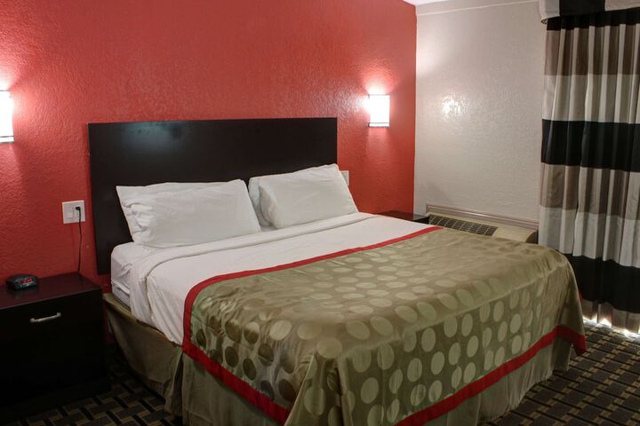 Room 13 of 37